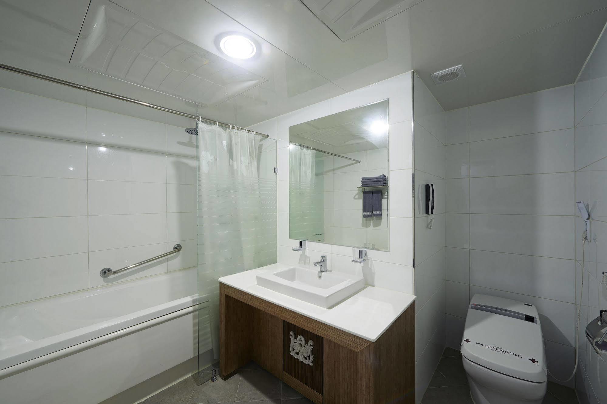 Benikea Premier Hotel Siheung Exterior foto