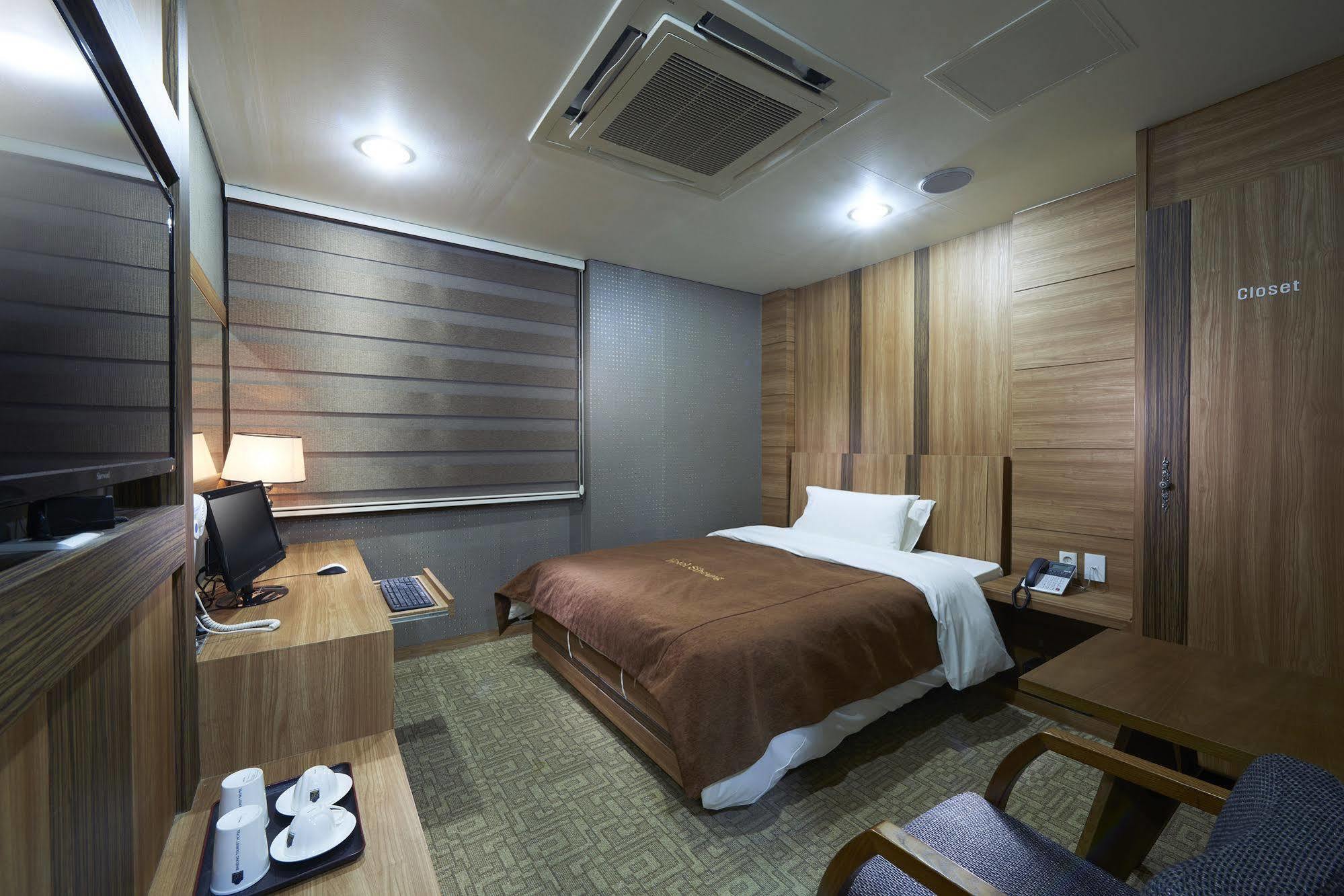 Benikea Premier Hotel Siheung Exterior foto